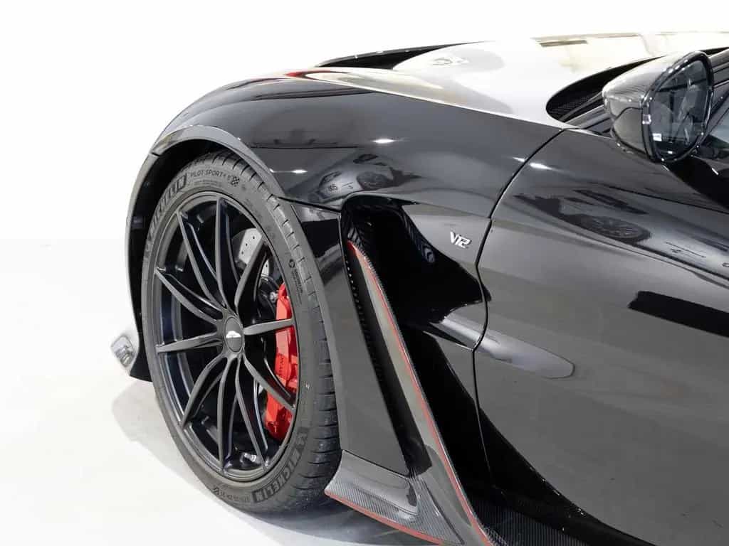 Aston Martin New Vantage V12 Roadster -Onyx Black- 05/2023-photo-8