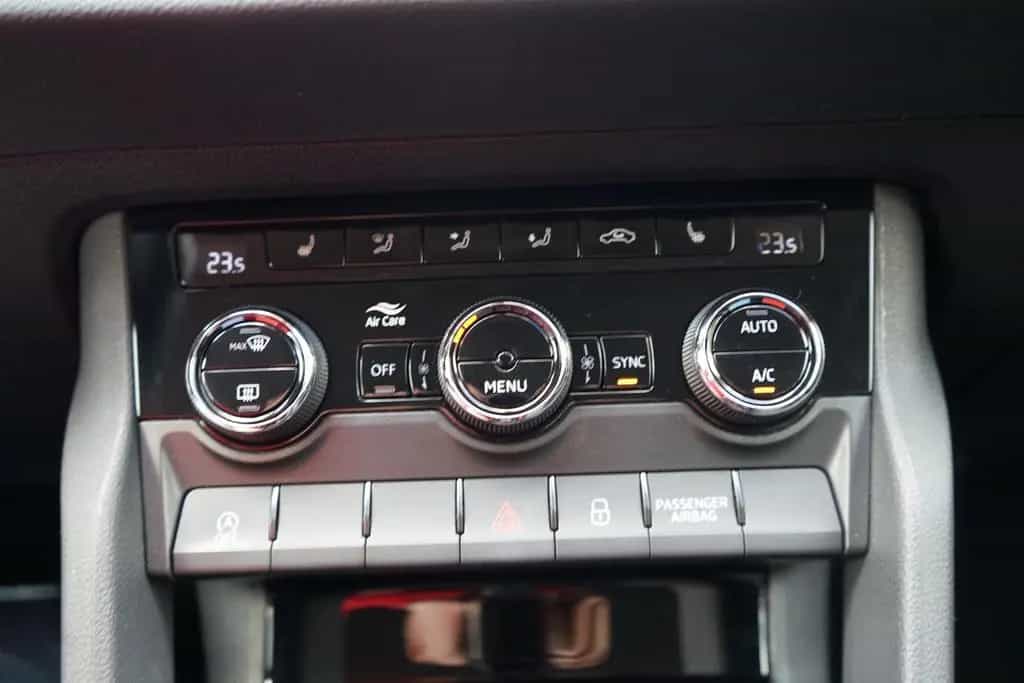 Skoda Karoq 1.5 TSI Clever LED SmartLink Tempomat DAB 07/2022-photo-15