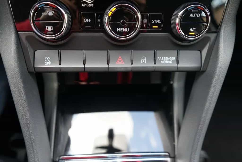 Skoda Karoq 1.5 TSI Clever LED SmartLink Tempomat DAB 07/2022-photo-16