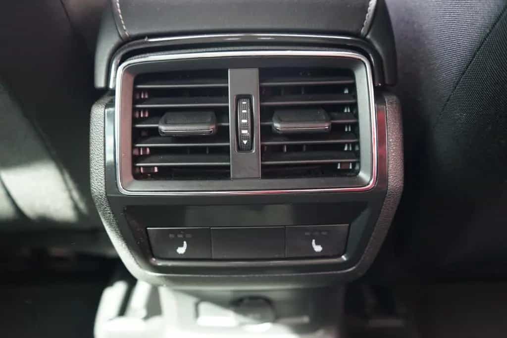 Skoda Karoq 1.5 TSI Clever LED SmartLink Tempomat DAB 07/2022-photo-28