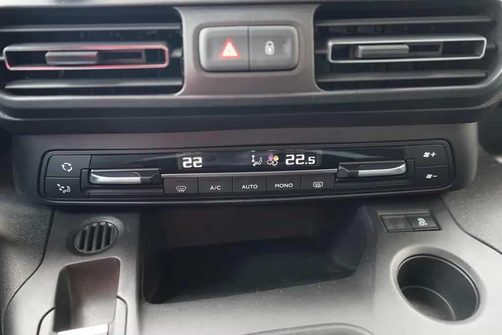 Citroën Berlingo 1.5 Blue-HDi Shine M Navi Panorama AHK 10/2018-photo-16