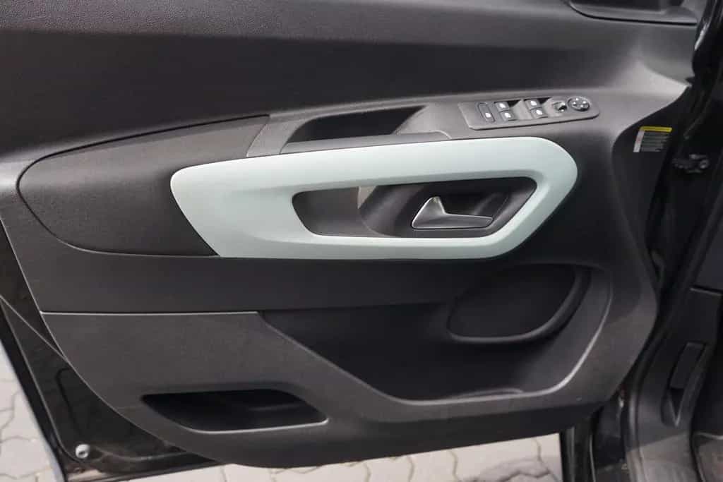 Citroën Berlingo 1.5 Blue-HDi Shine M Navi Panorama AHK 10/2018-photo-26