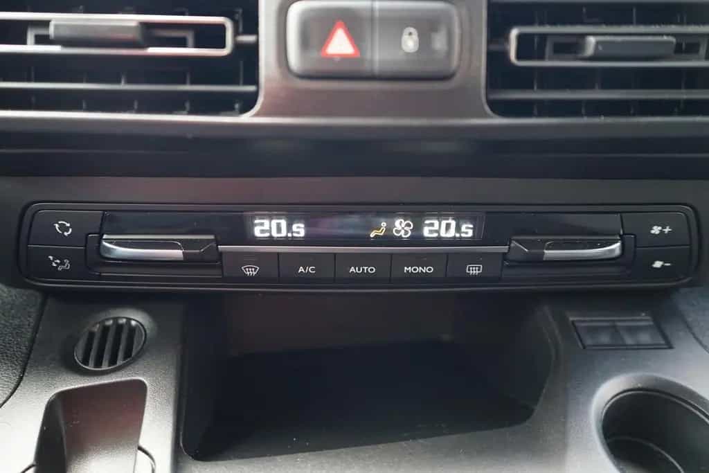 Opel Combo Life E 1.2 Elegance Fernlichtassistent PDC 05/2020-photo-13