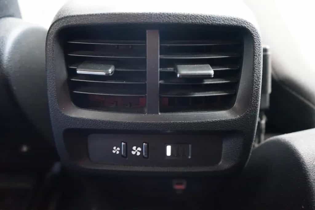 Opel Combo Life E 1.2 Elegance Fernlichtassistent PDC 05/2020-photo-28