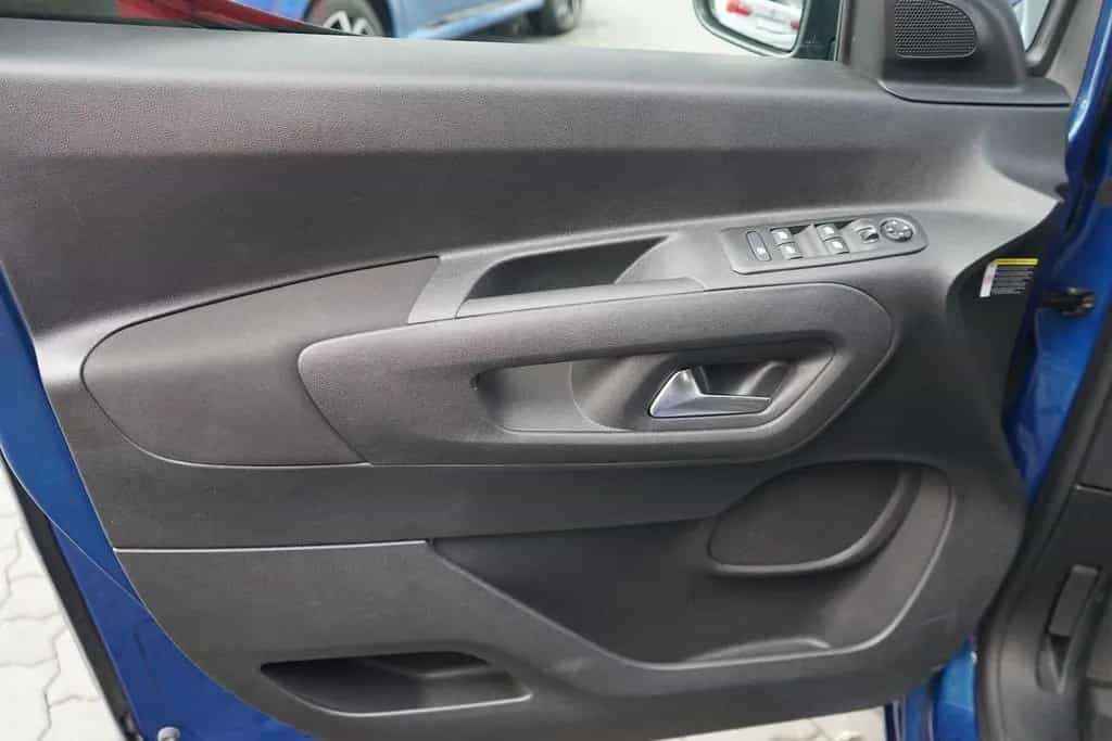 Opel Combo Life E 1.2 Elegance Fernlichtassistent PDC 05/2020-photo-29