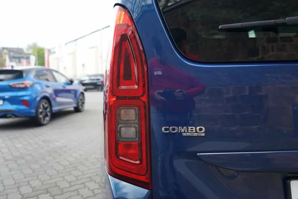 Opel Combo Life E 1.2 Elegance Fernlichtassistent PDC 05/2020-photo-33