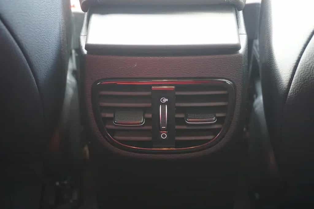 Kia XCeed 1.4 T-GDI Vision Aut. LED Navi AHK Kamera 03/2020-photo-31