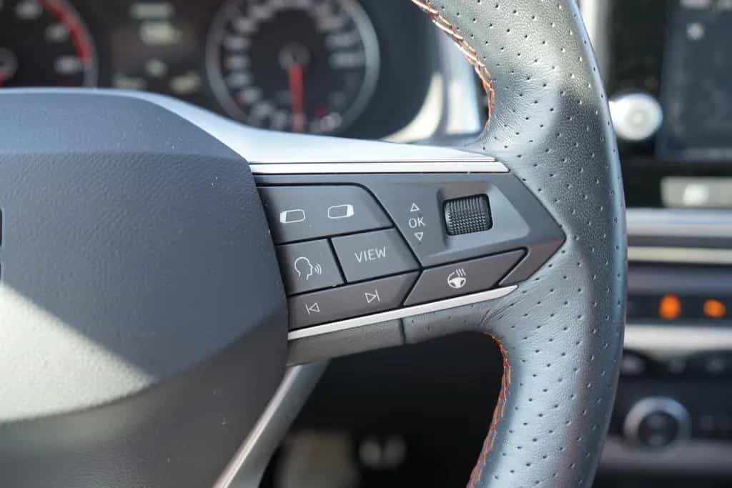 Seat Ateca 1.5 TSI FR LED ACC Kamera FullLink 01/2023-photo-12