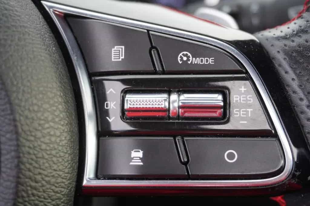 Kia ProCeed 1.6 T-GDI GT LED Navi Sitzheizung Pano. 05/2019-photo-17