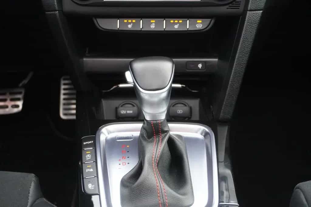 Kia ProCeed 1.6 T-GDI GT LED Navi Sitzheizung Pano. 05/2019-photo-23