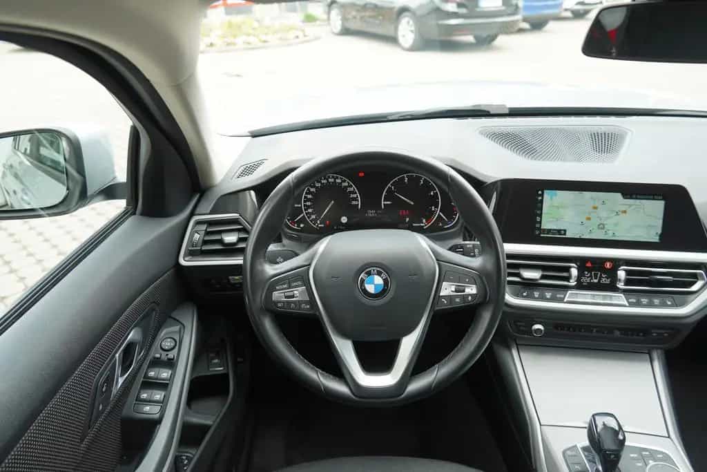 BMW 320 d xDrive Advantage LED Navi Tempomat SHZ PDC 04/2020-photo-11