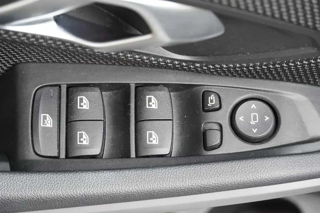 BMW 320 d xDrive Advantage LED Navi Tempomat SHZ PDC 04/2020-photo-12
