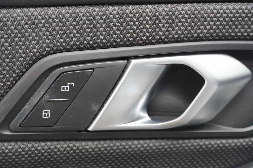 BMW 320 d xDrive Advantage LED Navi Tempomat SHZ PDC 04/2020-photo-13