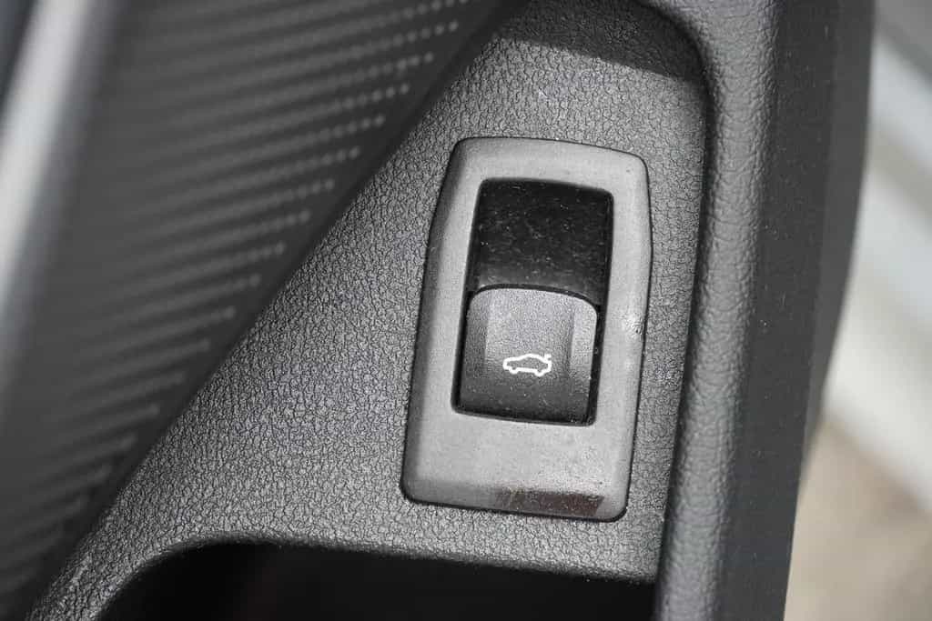 BMW 320 d xDrive Advantage LED Navi Tempomat SHZ PDC 04/2020-photo-14
