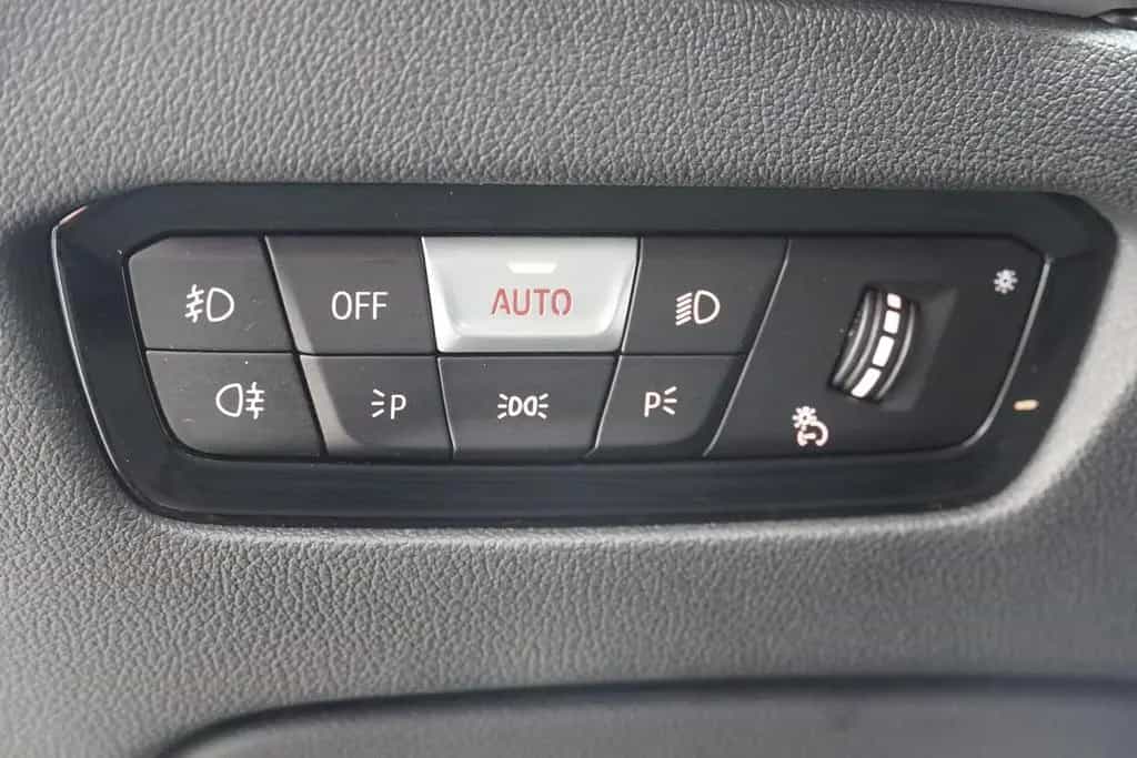 BMW 320 d xDrive Advantage LED Navi Tempomat SHZ PDC 04/2020-photo-15