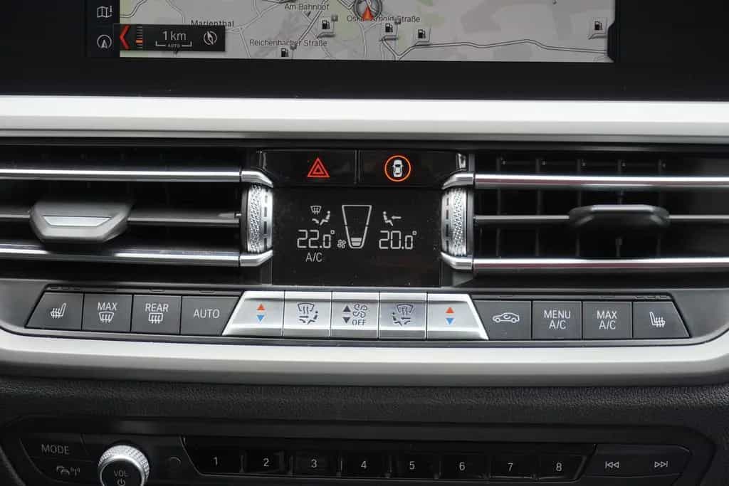 BMW 320 d xDrive Advantage LED Navi Tempomat SHZ PDC 04/2020-photo-20