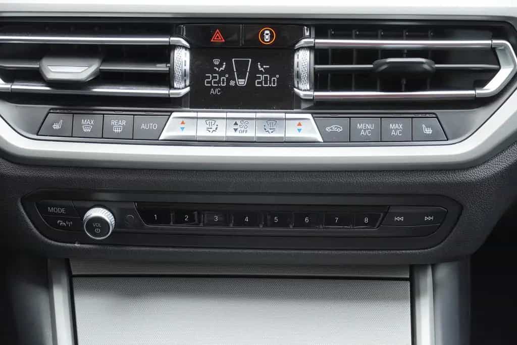 BMW 320 d xDrive Advantage LED Navi Tempomat SHZ PDC 04/2020-photo-21