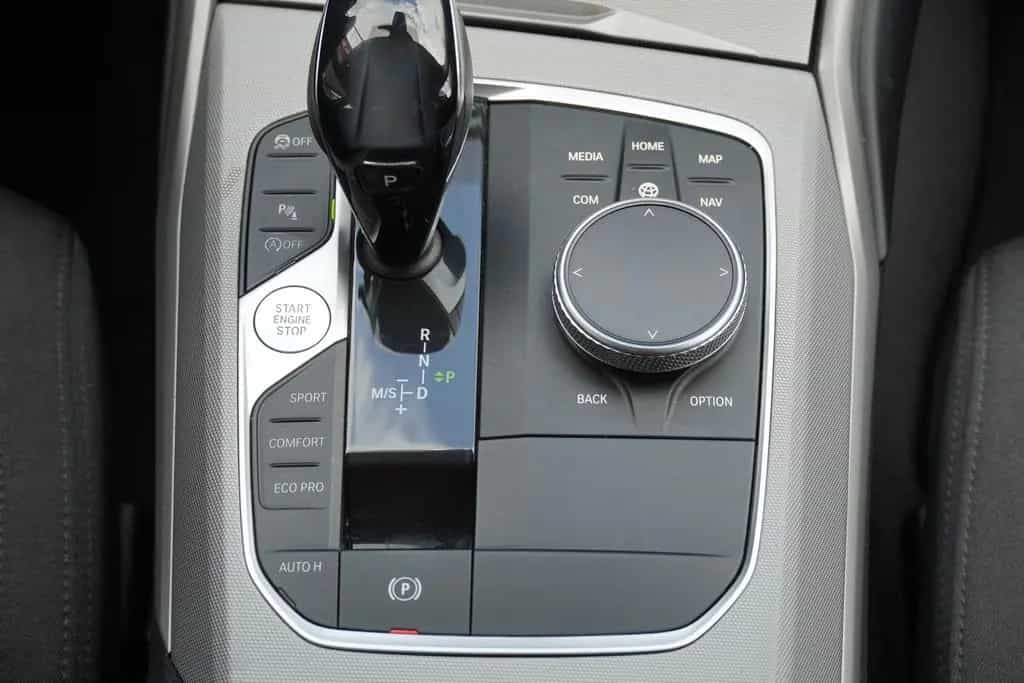 BMW 320 d xDrive Advantage LED Navi Tempomat SHZ PDC 04/2020-photo-23