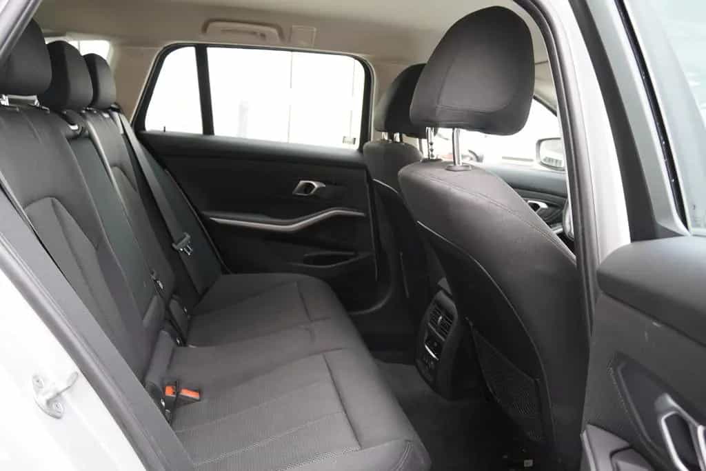 BMW 320 d xDrive Advantage LED Navi Tempomat SHZ PDC 04/2020-photo-32