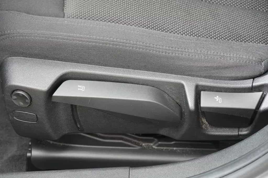 BMW 320 d xDrive Advantage LED Navi Tempomat SHZ PDC 04/2020-photo-38