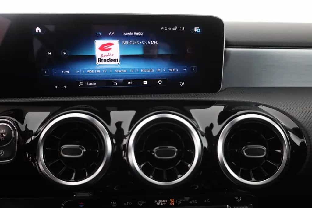 Mercedes-Benz A 200 A200 AMG Line LED Navi Sitzheizung Widescreen 02/2019-photo-10
