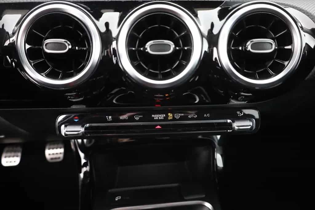 Mercedes-Benz A 200 A200 AMG Line LED Navi Sitzheizung Widescreen 02/2019-photo-12