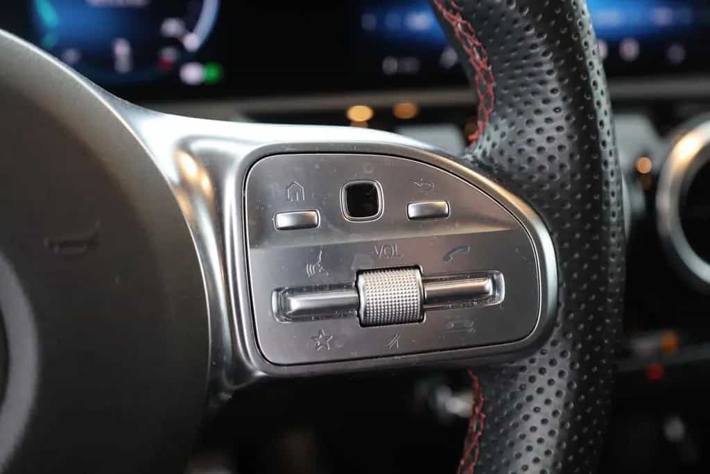 Mercedes-Benz A 200 A200 AMG Line LED Navi Sitzheizung Widescreen 02/2019-photo-16