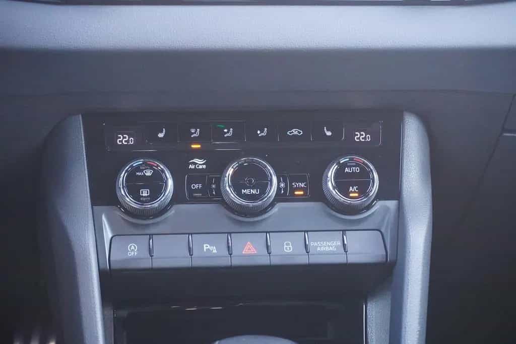 Skoda Karoq 1.5 TSI Sportline SmartLink Navi ACC AHK 05/2023-photo-21