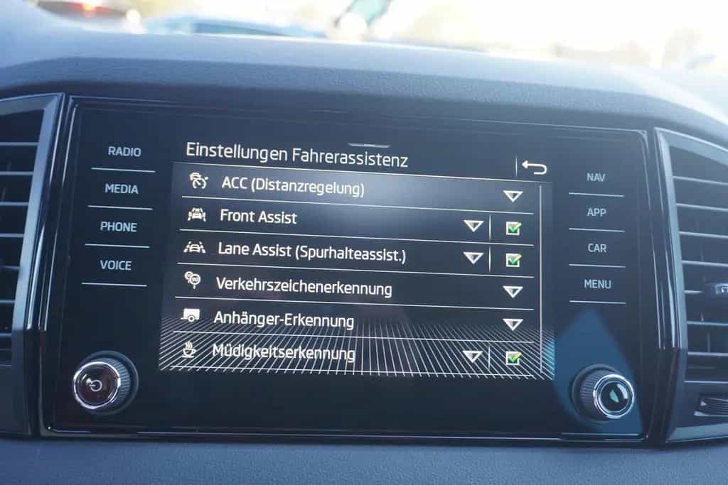 Skoda Karoq 1.5 TSI Sportline SmartLink Navi ACC AHK 05/2023-photo-31