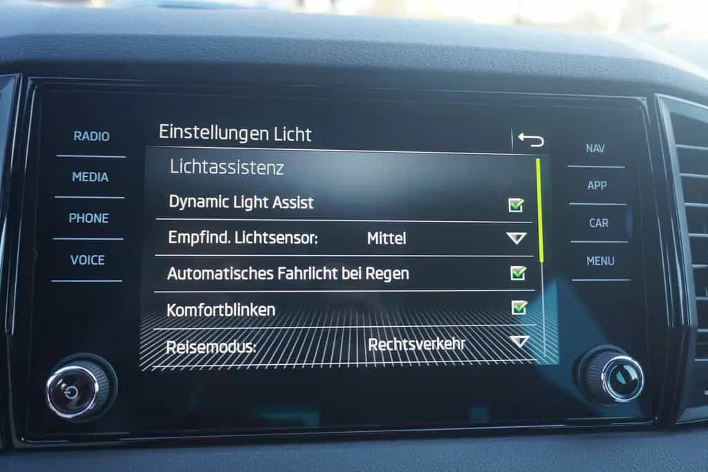 Skoda Karoq 1.5 TSI Sportline SmartLink Navi ACC AHK 05/2023-photo-32