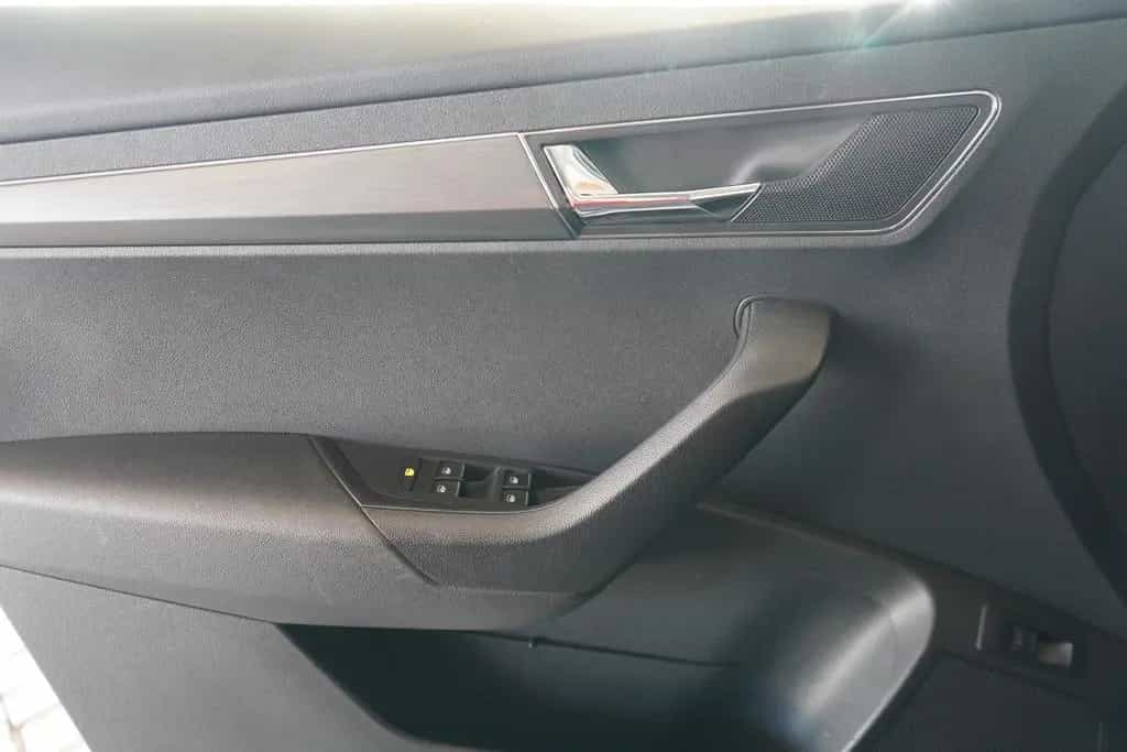 Skoda Karoq 1.5 16V TSI Style LED Navi Sitzheizung AHK 07/2019-photo-27