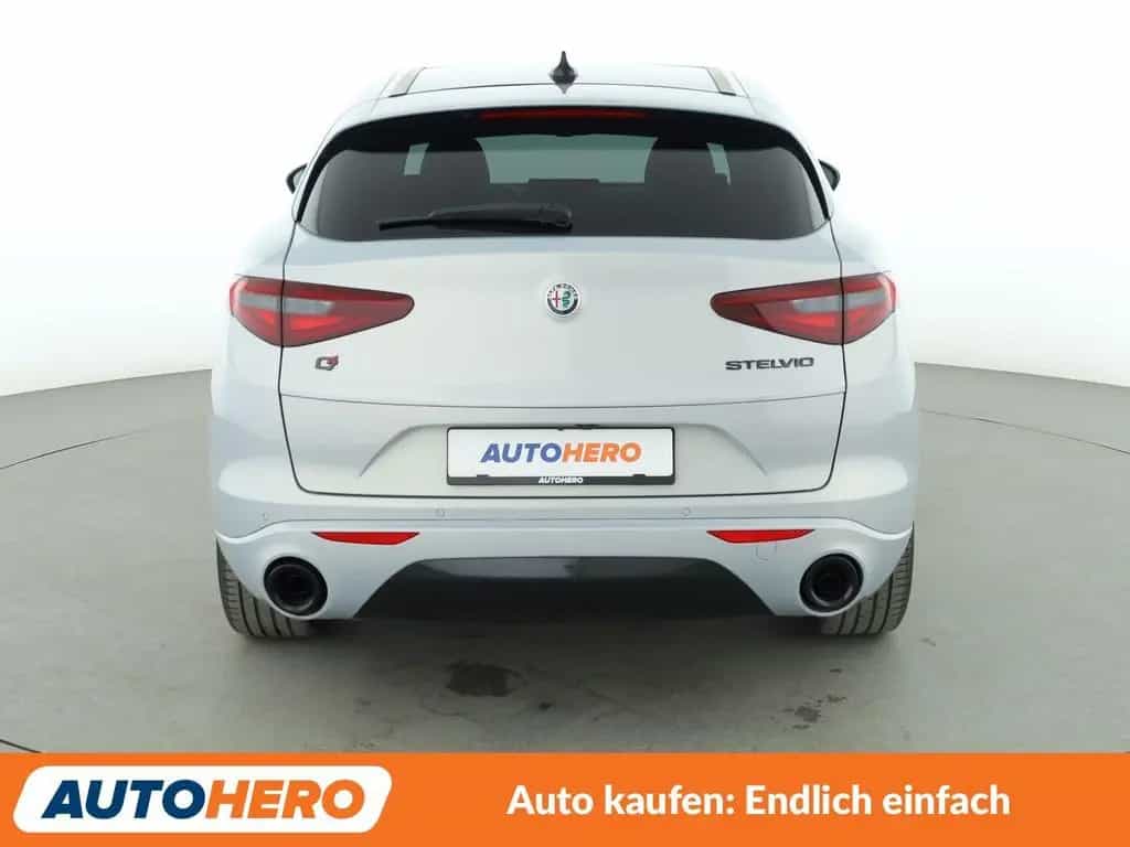Alfa Romeo Stelvio 2.2 JTDM Veloce Q4 Aut.*NAV*ACC*CAM*PDC* 12/2020-photo-4