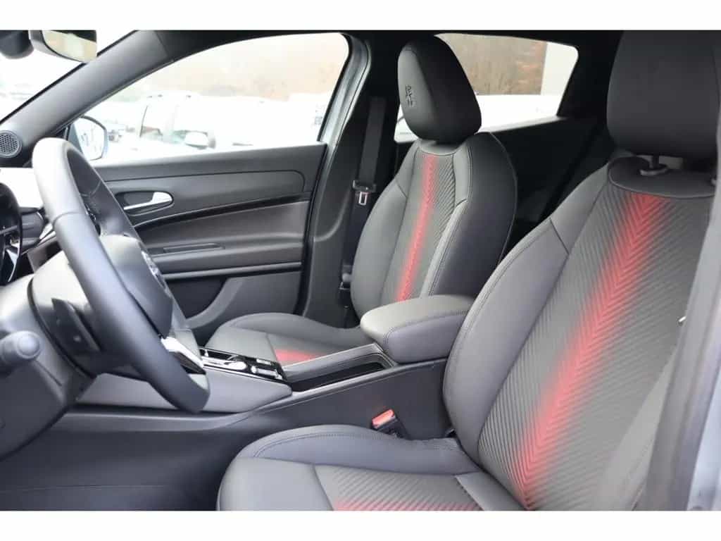 Alfa Romeo Junior IBRIDA SPECIALE 1.2 VGT 145PS DCT6 SCHIEB 11/2025-photo-19
