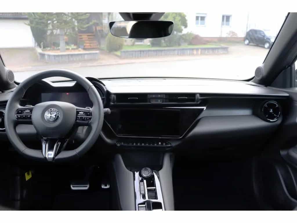 Alfa Romeo Junior IBRIDA SPECIALE 1.2 VGT 145PS DCT6 SCHIEB 11/2025-photo-9