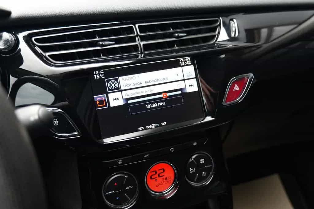Citroën C3 1.2 PureTech TEM/PDC/LMF/KAM/SHZ+TÜV 06.27 06/2016-photo-12