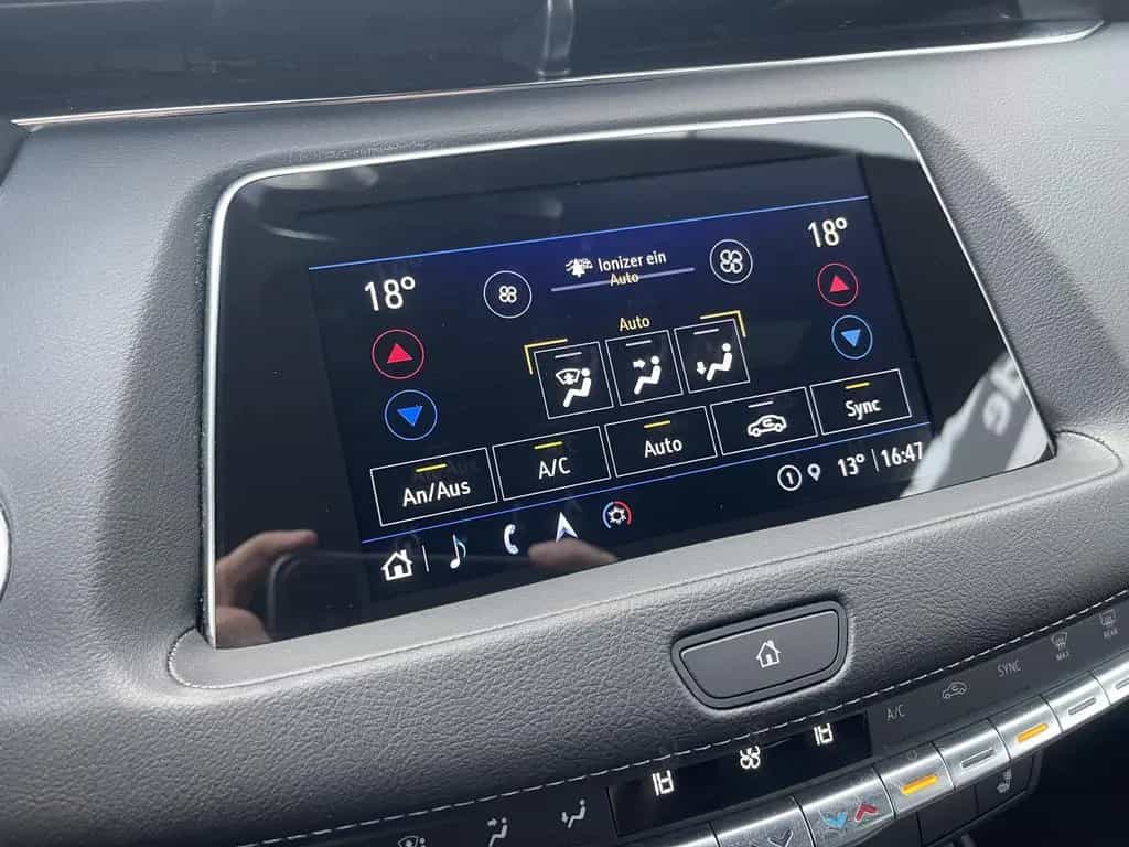Cadillac XT4 Premium Luxury 350D 11/2022-photo-27