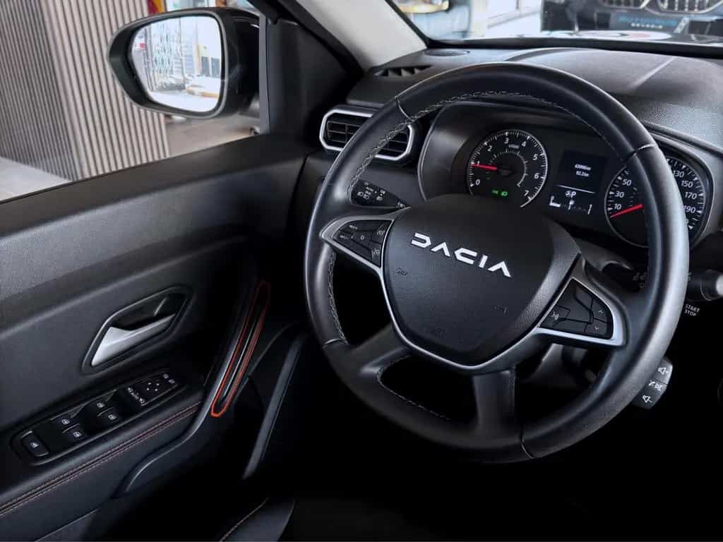 Dacia Duster II Extreme *360°-KAMERA*NAVI*SHZ*1-HAND* 03/2023-photo-10