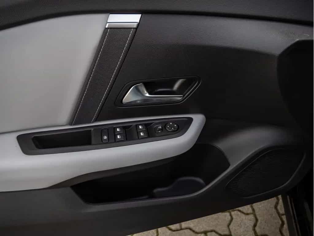 Citroën C4 Lim. 1.2 Max 145 mHEV Schiebedach + Allwetter 01/2026-photo-22