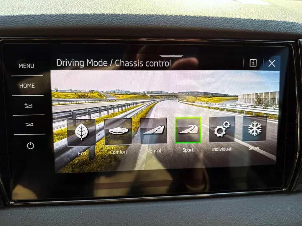 Skoda Karoq 2.0TSI DSG 4x4 SPORTLINE 360° ACC AHK PANO 01/2023-photo-13