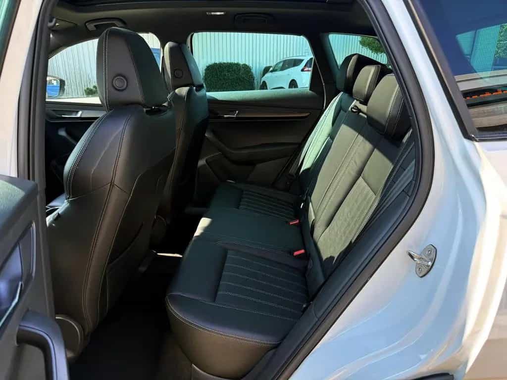 Skoda Karoq 2.0TSI DSG 4x4 SPORTLINE 360° ACC AHK PANO 01/2023-photo-18