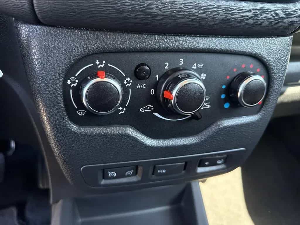 Dacia Lodgy 1.3 TCE 100 COMFORT NAVI+DAB+KLIMA+SHZ+USB 05/2020-photo-17