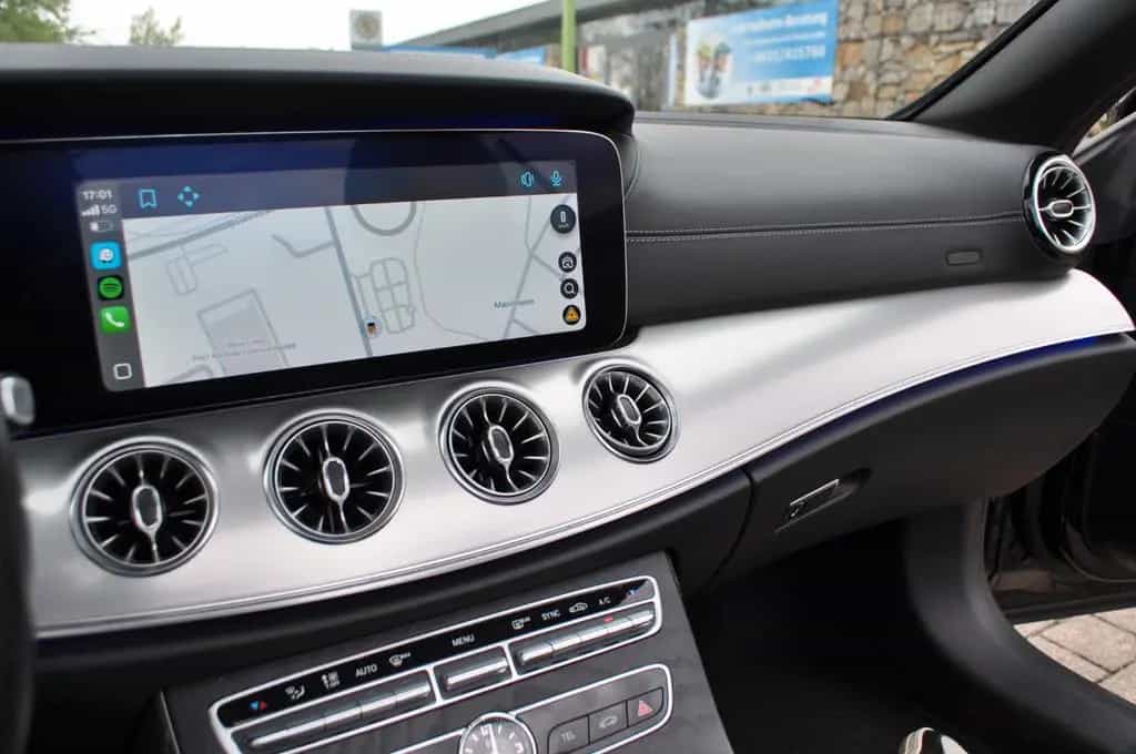 Mercedes-Benz E-Class 200 Cabrio AMG Line 03/2018-photo-12