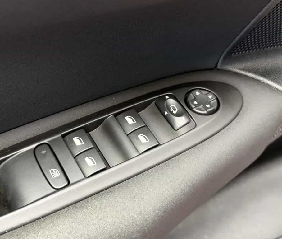 Citroën C4 Shine MASSAGE|SHZ|NAVI|AUTOMATIK 07/2016-photo-23