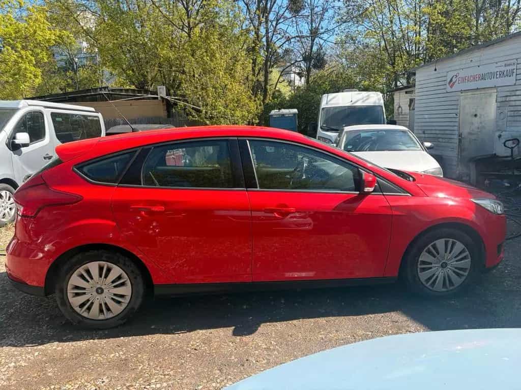 Ford Focus Lim. 1.0 EcoBoost Trend 01/2017-photo-8