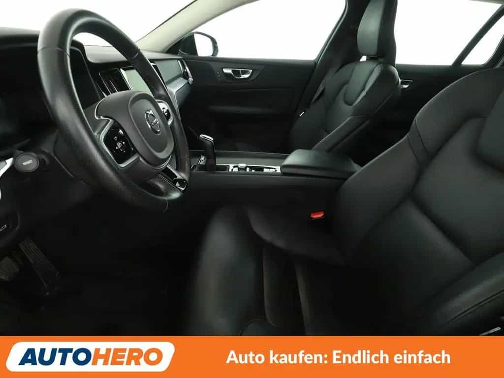 Volvo V60 2.0 D3 Momentum *NAVI*LED*TEMPO*CAM*PDC*SHZ* 11/2018-photo-9