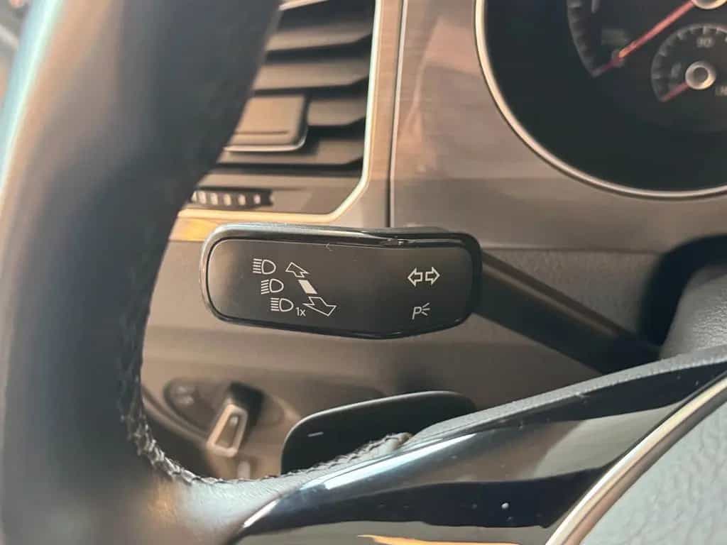 Volkswagen Golf Sportsvan VII 7G-DCT PTS SHZ Navi Bi-Xenon 08/2016-photo-16