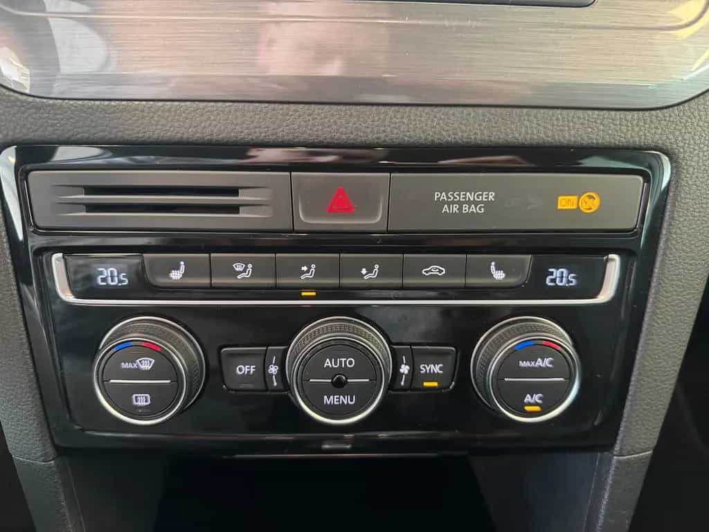 Volkswagen Golf Sportsvan VII 7G-DCT PTS SHZ Navi Bi-Xenon 08/2016-photo-21