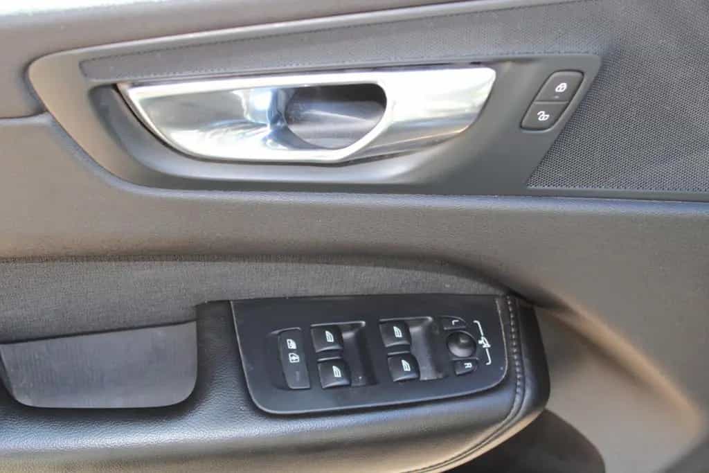 Volvo XC60 Momentum 2WD* Autom.*LED*Navi* 05/2019-photo-13