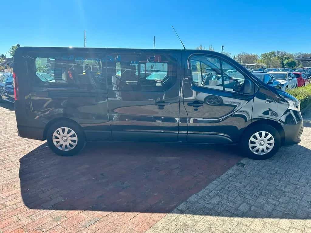 Renault Trafic Combi L2H1 Expression NAVI TMP 9 Sitzer 02/2018-photo-8