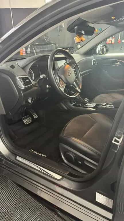 Infiniti Q30 2.2d DCT AWD Premium City Black Premium ... 02/2016-photo-3